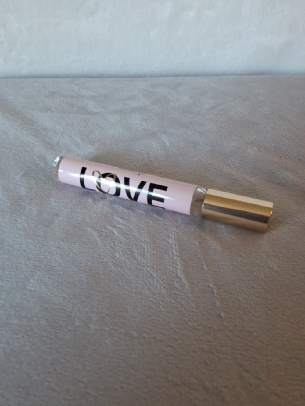 Victoria's Secret Eau De Parfum Love Rollerball-NWOT!
